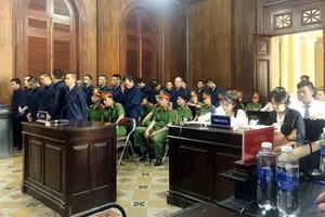 TAND TPHCM tuyên án với các bị cáo. Ảnh: CHUNG THÀNH 