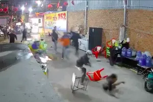 Bắt nhóm đối tượng dùng súng giải quyết mâu thuẫn ở quận Tân Phú