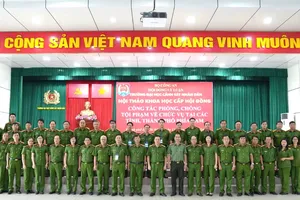 Các đại biểu dự hội nghị 