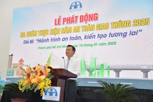 Phó Chủ tịch UBND TPHCM Bùi Xuân Cường phát biểu chỉ đạo. Ảnh: HOÀNG HIẾU