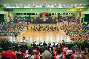 Lễ khai mạc Giải thể thao học sinh TPHCM môn Bóng rổ - Cúp Malto Shakehoop dành cho khối học sinh THCS, THPT diễn ra sôi động tại tại sân vận động Lãnh Binh Thăng (quận 11)