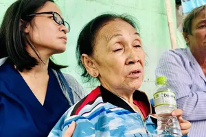 Vụ cháy ở quận 8: Ba người thân vĩnh viễn ra đi, người mẹ già gục ngã