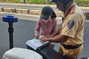 CSGT lập biên bản 1 trường hợp vi phạm 