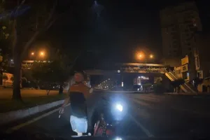 Người đàn ông chặn đường, cầm dao đe dọa tài xế xe ô tô 