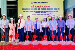 Lãnh đạo quận 10 thực hiện nghi thức khởi công công trình 