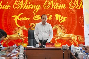 Đồng chí Nguyễn Văn Thọ, Ủy viên Ban Thường vụ Thành ủy, Phó Chủ tịch HĐND TPHCM làm việc với Bộ Tư lệnh Vùng 2 Hải quân