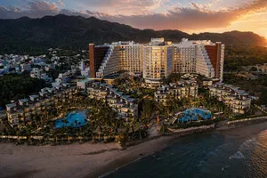 Toàn cảnh khu nghỉ dưỡng Vienna House by Wyndham Charm Long Hai