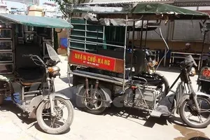 Xe ba bánh xuất hiện nhiều trên đường phố Hà Nội