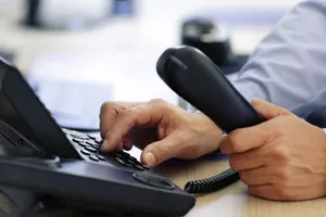 Khi "nhân viên sân bay" gọi điện yêu cầu đóng phí để nhận quà nước ngoài, đừng vội tin!