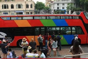 Xe buýt 2 tầng phục vụ du lịch tại Hà Nội