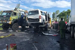 Hiện trường vụ tai nạn tại Quảng Nam làm 13 người chết, 4 người bị thương