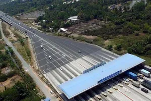 Trạm thu phí Long Phước trên cao tốc TPHCM - Long Thành - Dầu Giây. Ảnh: VIETNAM+