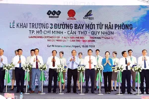 Thủ tướng Nguyễn Xuân Phúc cắt băng khai trương 3 đường bay mới của Bamboo Airways