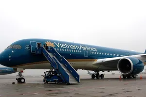 8 chuyến bay trễ giờ do thời tiết xấu 