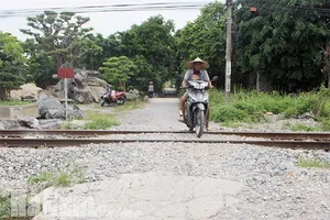 Nhiều lối đi tự mở mất an toàn qua đường sắt