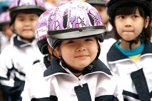 Tỷ lệ trẻ em đội nón bảo hiểm đạt hơn 70%