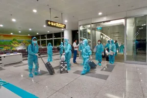 Chuyến bay thẳng đầu tiên đến Texas đón 350 công dân Việt Nam về nước 