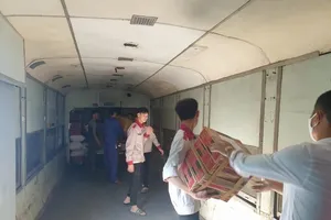 Đường sắt công bố đường dây nóng tiếp nhận vận chuyển miễn phí hàng hóa cứu trợ 
