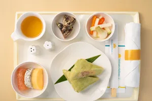 Các món ăn ngày tết được đưa lên máy bay