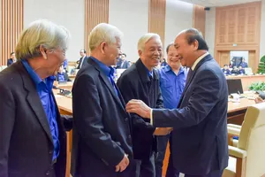 Thủ tướng Chính phủ và các đại diện cán bộ đoàn qua các thời kỳ