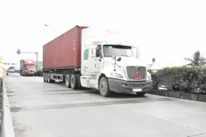 Xe quá tải hoạt động mạnh trên QL5 trước khi lắp hệ thống cân xe tự động