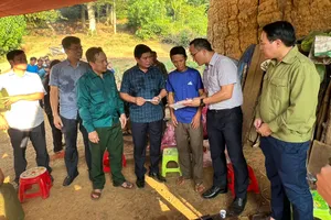 Đoàn công tác của Ủy ban ATGT quốc gia có mặt tại hiện trường để chỉ đạo khắc phục hậu quả vụ lật thuyền tại Lào Cai