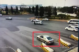 Chiếc xe vi phạm được xác định qua camera an ninh Cảng HKQT Nội Bài