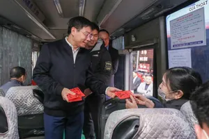 Bộ trưởng Bộ GTVT Nguyễn Văn Thắng thị sát ga Hà Nội trong ngày 30 tết