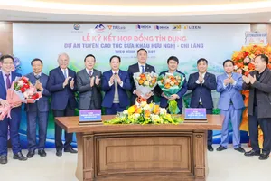 Ký hợp đồng tín dụng cho dự án đường bộ cao tốc cửa khẩu Hữu Nghị - Chi Lăng