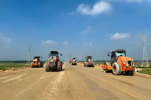 Đoạn tuyến cao tốc Hàm Nghi - Vũng Áng đang chạy đua tiến độ