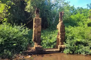 Dấu vết cầu Mã Đà đã bị đánh sập trong chiến tranh