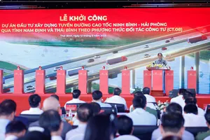 Thủ tướng Phạm Minh Chính dự lễ khởi công xây dựng tuyến đường cao tốc Nam Định - Thái Bình. Ảnh: VIẾT CHUNG