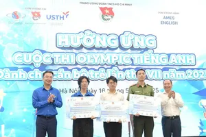 Các thí sinh hưởng ứng cuộc thi ngay sau lễ khai mạc