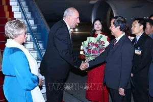 Tổng thống Hungary Sulyok Tamás và Phu nhân đã đến Hà Nội. Ảnh: TTXVN