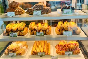 Các sản phẩm bánh mì tại cửa hàng trong sân bay Nội Bài