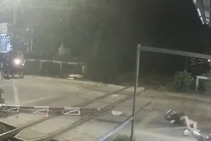 Vụ một người điều khiển xe máy đâm bay rào chắn tại khu gian Long Khánh - Dầu Giây tuyến đường sắt Hà Nội - TPHCM, hôm 24-8