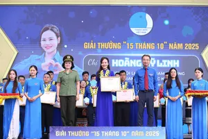  69 cán bộ Hội Liên hiệp Thanh niên Việt Nam nhận giải thưởng "15 tháng 10" 