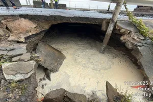 Dốc sức sửa chữa các tuyến giao thông bị mưa lũ tàn phá