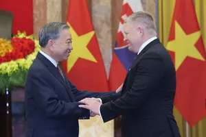 Tổng Bí thư, Chủ tịch nước Tô Lâm và Thủ tướng Cộng hòa Slovakia Robert Fico chiều 13-4. Ảnh: QUANG PHÚC