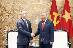 Tổng Bí thư, Chủ tịch nước Tô Lâm tiếp Giám đốc Cơ quan Vệ binh quốc gia Liên bang Nga Viktor Zolotov, chiều 13-4. Ảnh: TTXVN