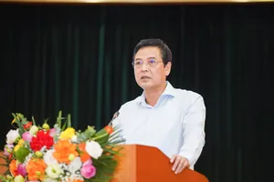 Thứ trưởng Bộ Xây dựng Bùi Xuân Dũng phát biểu tại Roadshow quốc tế tư vấn dự án đường sắt tốc độ cao trên trục Bắc - Nam. Ảnh: THÀNH VŨ