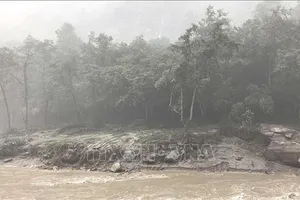 Hiện trường vụ lở đất gần cửa khẩu Cát Long, Khu tự trị Tây Tạng, Trung Quốc ngày 26-8. Ảnh: THX/TTXVN