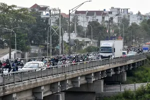 Cầu Bến Lức 1. Ảnh: QUANG VINH
