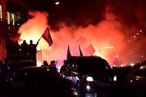 Hàng nghìn cảnh sát ra quân trong trận Việt Nam gặp Philippines