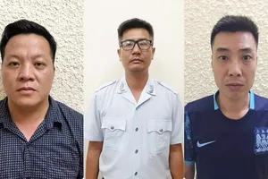 Các đối tượng từ trái qua Hạ, Phong, Tuấn.