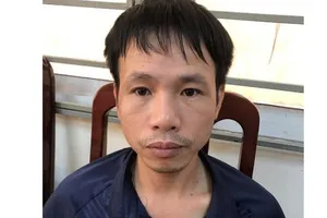 Khởi tố đối tượng đốt pháo sáng trên sân Hàng Đẫy