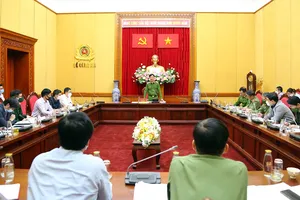 Thứ trưởng Bộ Công an Nguyễn Duy Ngọc chủ trì buổi làm việc.  Ảnh: Cục C06 cung cấp