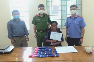 Đối tượng Giàng Thị Ké cùng tang vật