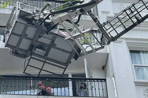 Cháy khách sạn ở Hà Nội