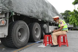 Tước phù hiệu đối với lái xe chở quá tải trên cao tốc Pháp Vân – Cầu Giẽ
